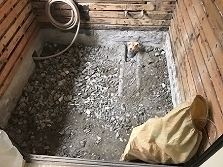 浴室解体後です。<br>土間コンクリートをしっかり埋めていきます。