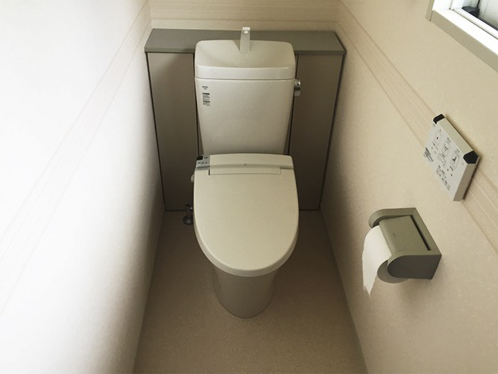 LIXILのアメージュZをご提案させていただきました。<br />
お好きな温水洗浄便座と組み合わせることができるので、より快適なトイレ空間が実現できます。